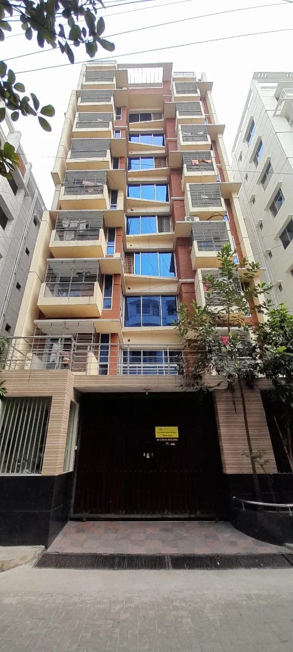 Ready 2,350 sqft Building for Sale in Block D, Bashundhara R/A | Community Space, Lift & Generator